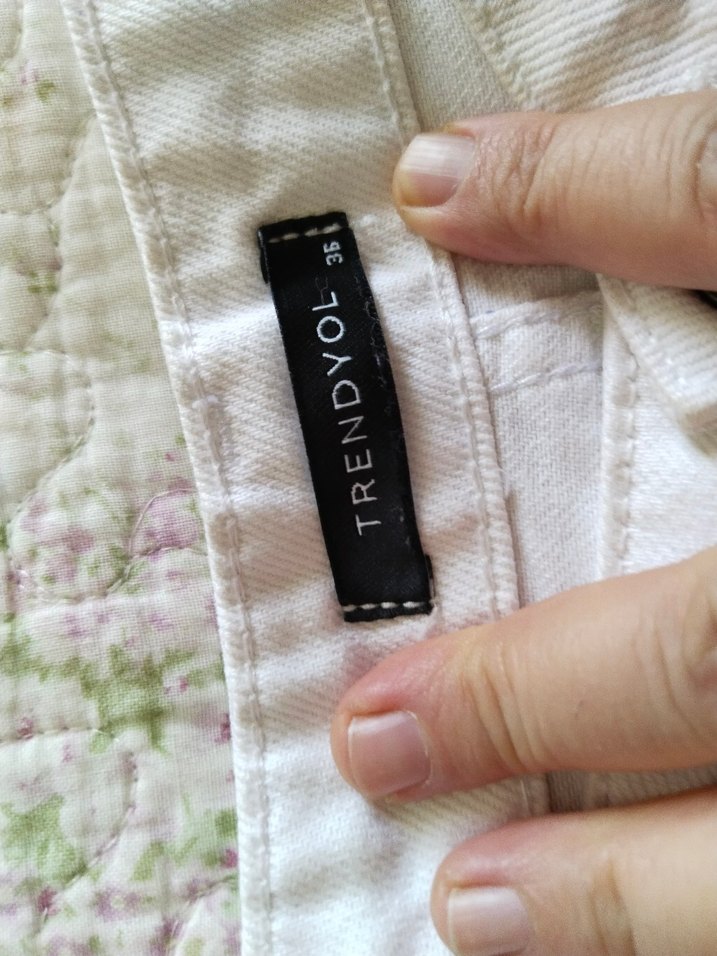 Düğmeli Beyaz Mini Denim Şort - Görsel 3