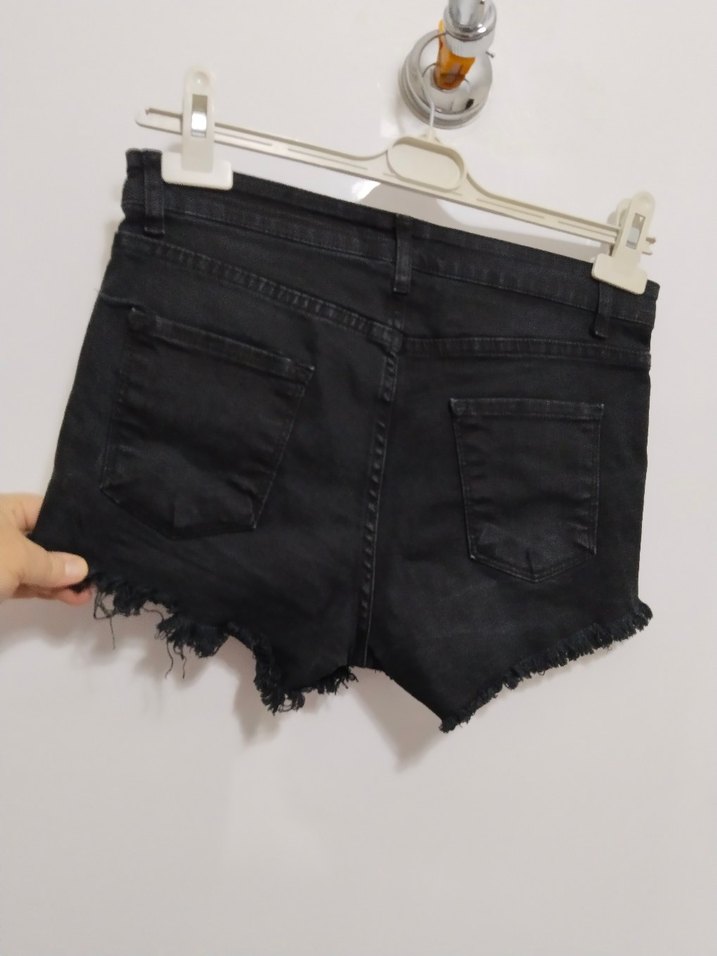 Siyah Düğmeli Mini Kot Şort - Görsel 2