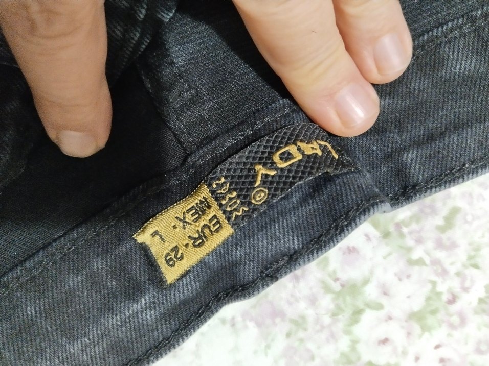 Siyah Düğmeli Mini Kot Şort - Görsel 3