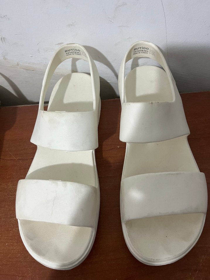 Beyaz Kadın Dolgu Topuklu Sandalet - Görsel 3