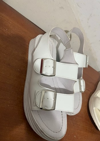 Beyaz Kadın Dolgulu Topuklu Sandalet