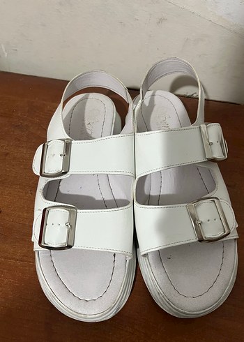 40 Beden Beyaz Kadın Dolgulu Topuklu Sandalet