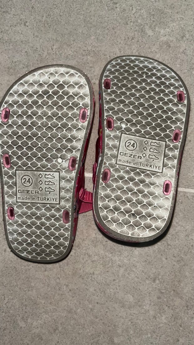 Kız Çocuk Pembe Pop Kültür Desenli Kaydırmaz Terlik - Görsel 5