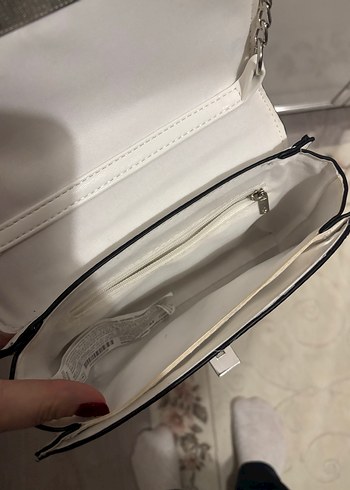 Zincir Detaylı Beyaz Deri Kadın Çanta - Görsel 3