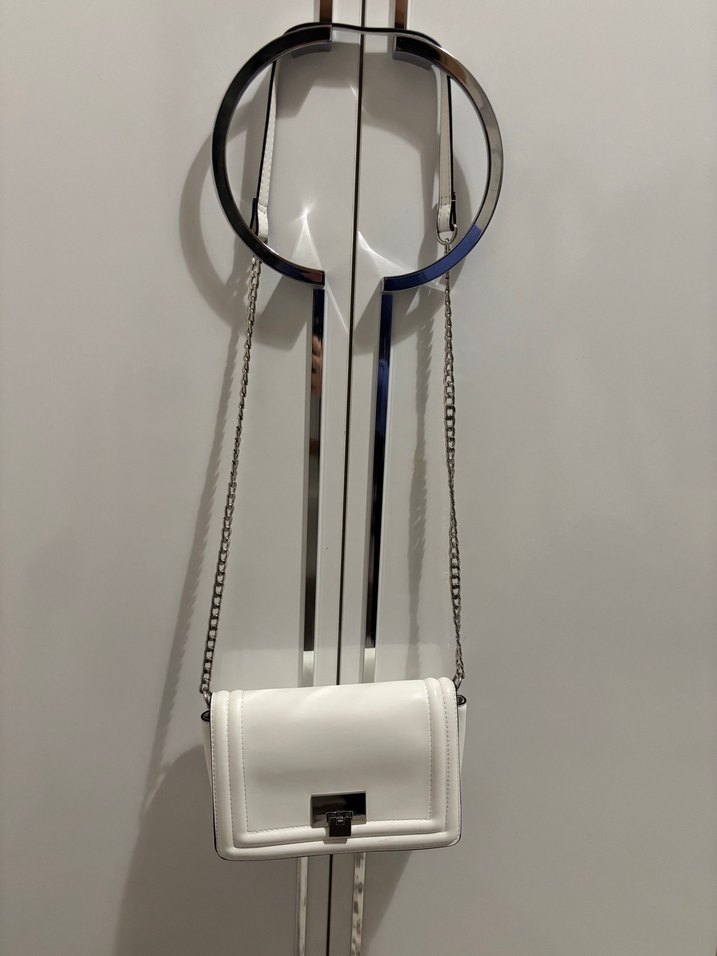 Zincir Detaylı Beyaz Deri Kadın Çanta - Görsel 2