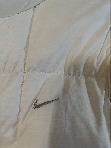Nike Beyaz şişme mont