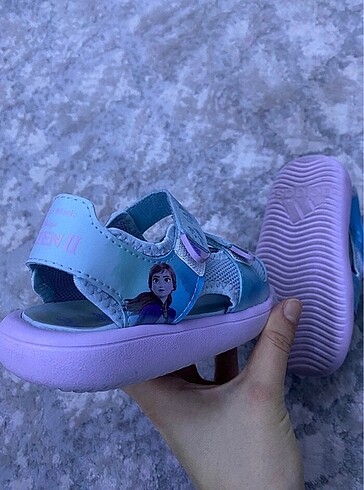 26 Beden çeşitli Renk Adidas sandalet