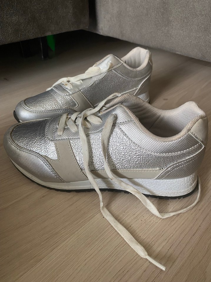 Gri Bağcıklı Spor Ayakkabı - Görsel 2