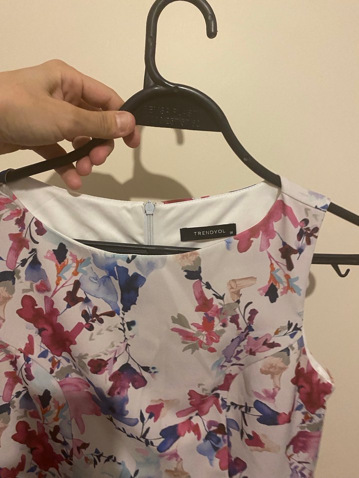 Çiçek Desenli Midi Kolsuz Elbise - Görsel 2