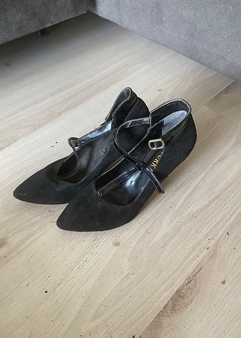 Tokalı Siyah Süet Stiletto Topuklu Ayakkabı - Görsel 3