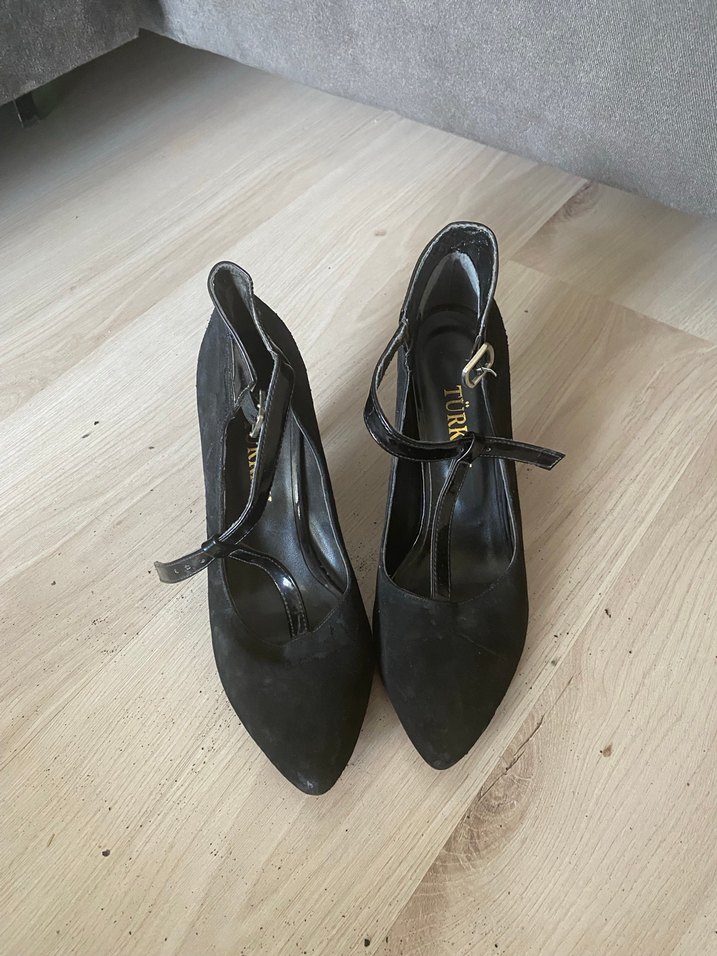 Tokalı Siyah Süet Stiletto Topuklu Ayakkabı - Görsel 2