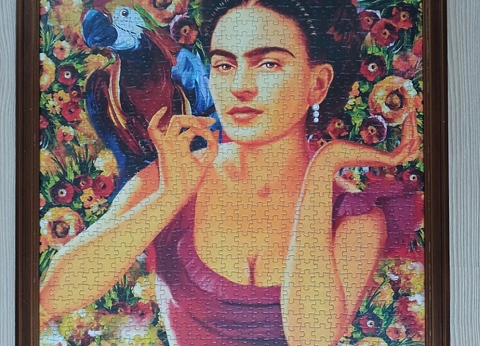 Frida Kahlo yapılmış çerçeveli puzzle