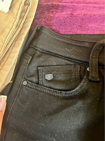 Mavi Jeans mavi jeans serenay koleksiyonundan dar pantolon