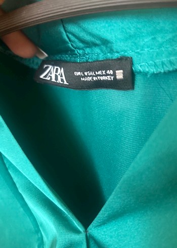 Zara Yeşil Parlak V Yakalı Uzun Kollu Bluz - Görsel 2