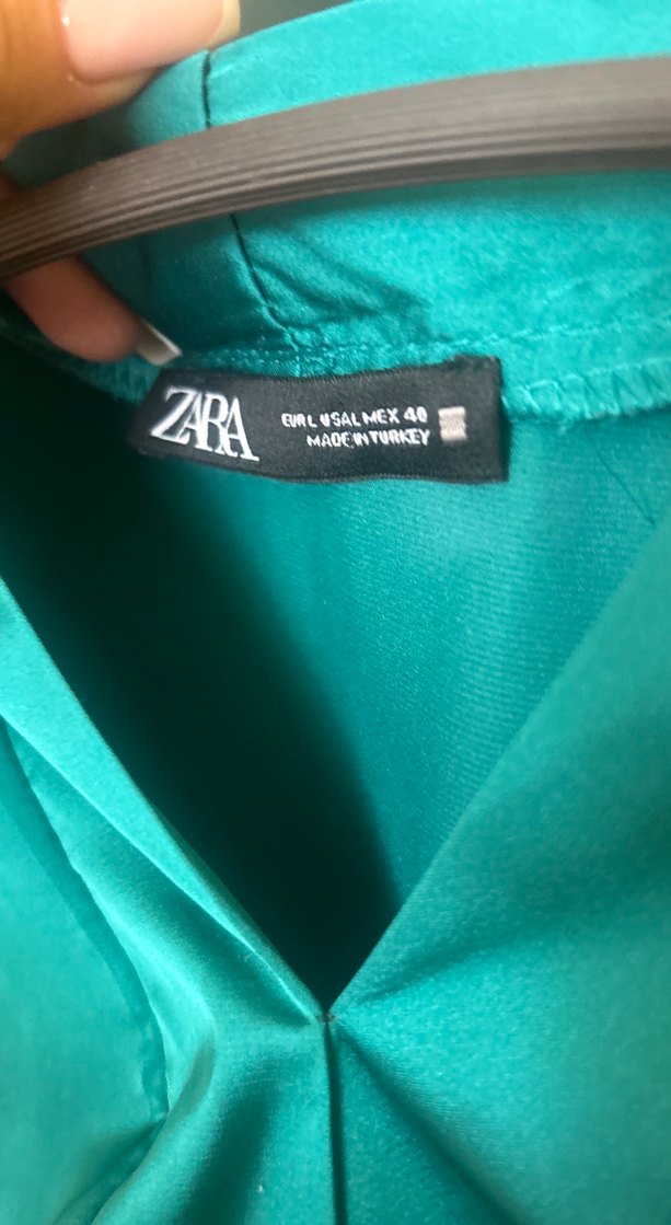 Zara Yeşil Parlak V Yakalı Uzun Kollu Bluz - Görsel 2