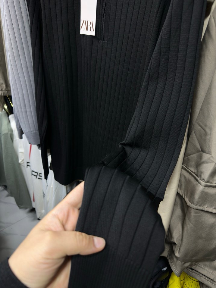 Zara Siyah Uzun Kollu Fermuarlı Erkek Kazak - Görsel 2