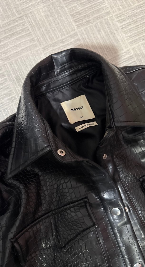 Düğmeli Siyah Yılan Desenli Deri Kadın Ceket - Görsel 3