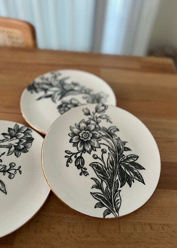 Beyaz Siyah Çiçek Desenli Tabak Seti - Görsel 5