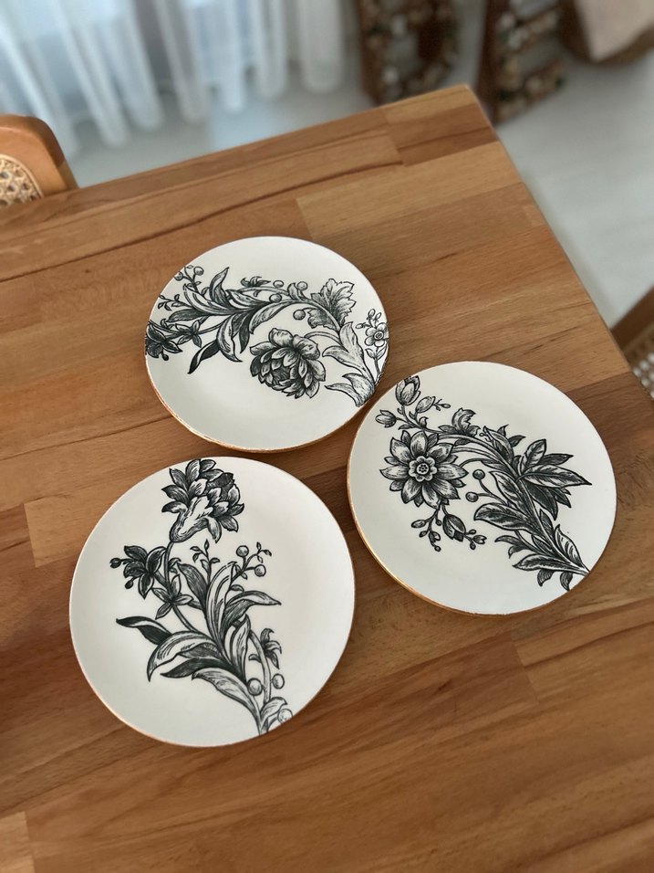 Beyaz Siyah Çiçek Desenli Tabak Seti - Görsel 3