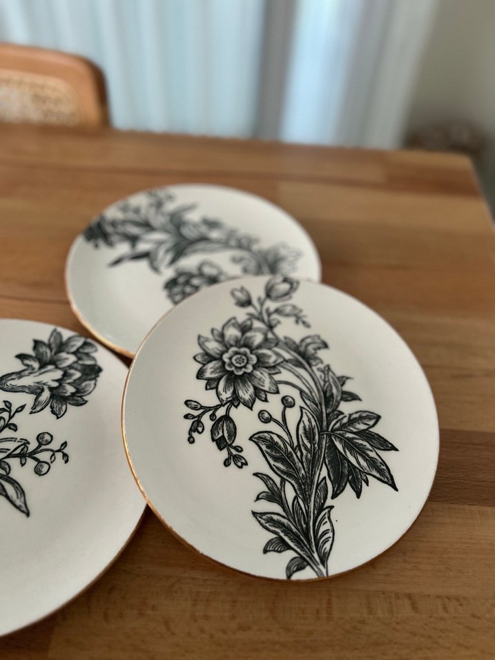 Beyaz Siyah Çiçek Desenli Tabak Seti - Görsel 5