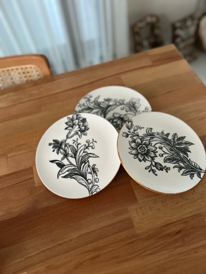Beyaz Siyah Çiçek Desenli Tabak Seti - Görsel 2