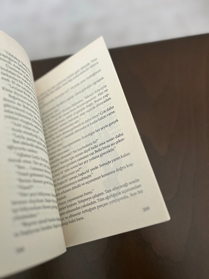 Leyla ile Mecnun - Burak Aksak Romanı - Görsel 2