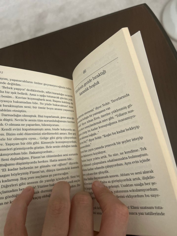 En Son Yürekler Ölür - Canan Tan - Görsel 3