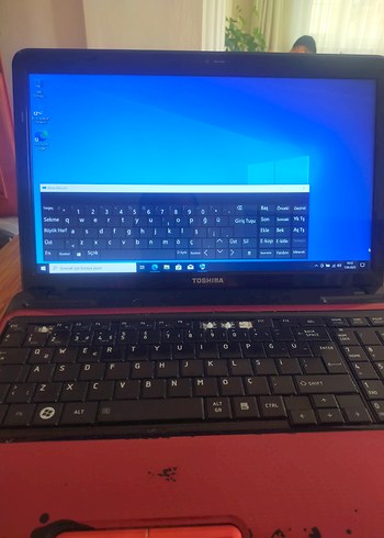 Kırmızı Toshiba Laptop - Görsel 6