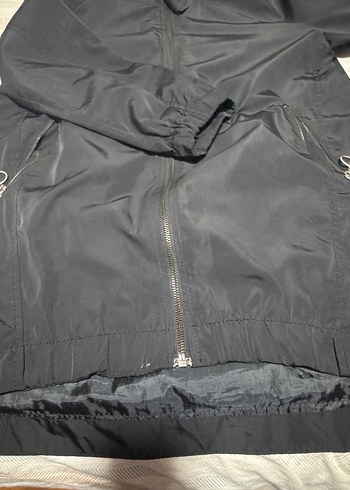 Siyah Kapüşonlu Uzun Fermuarlı Kadın yağmurluk - Görsel 4