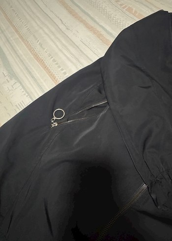 Siyah Kapüşonlu Uzun Fermuarlı Kadın yağmurluk - Görsel 5