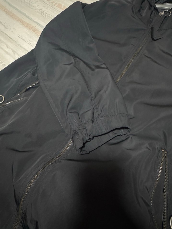 Siyah Kapüşonlu Uzun Fermuarlı Kadın yağmurluk - Görsel 3