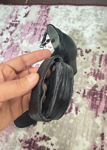 Siyah Bantlı Topuklu Kadın Ayakkabı - Görsel 4