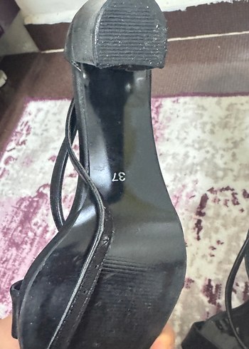 Siyah Bantlı Topuklu Kadın Ayakkabı - Görsel 3
