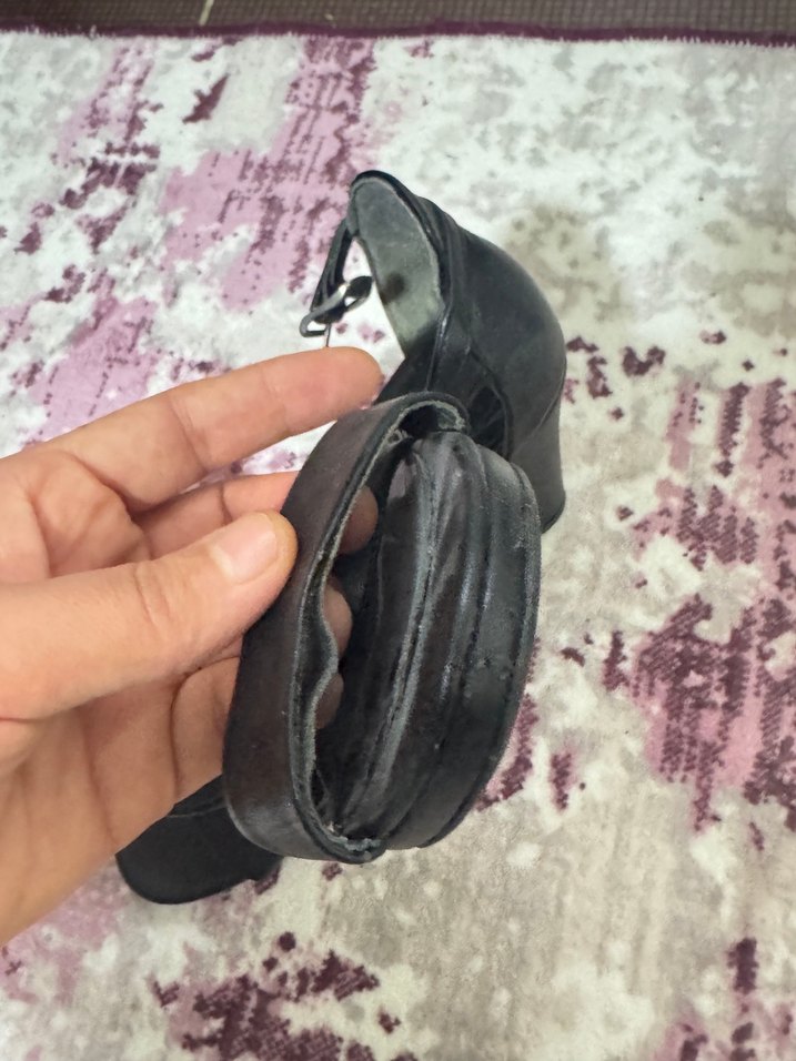 Siyah Bantlı Topuklu Kadın Ayakkabı - Görsel 4