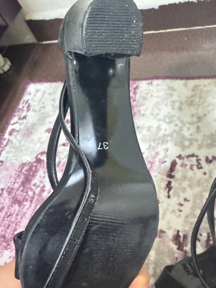 Siyah Bantlı Topuklu Kadın Ayakkabı - Görsel 3