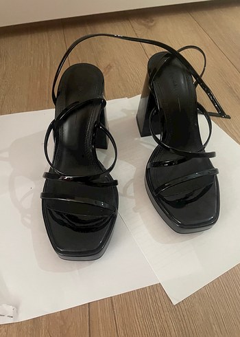 Siyah Platform Topuklu Bershka Sandalet