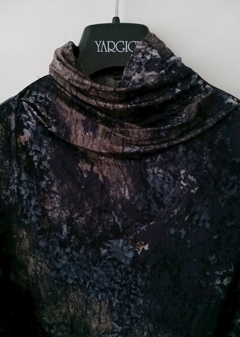 Batik Desenli Uzun Boğazlı esnek kumaş Elbise - Görsel 3