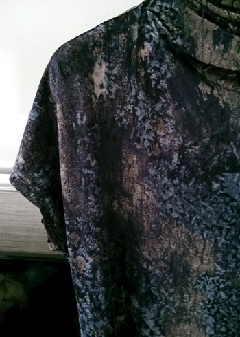 Batik Desenli Uzun Boğazlı esnek kumaş Elbise - Görsel 4