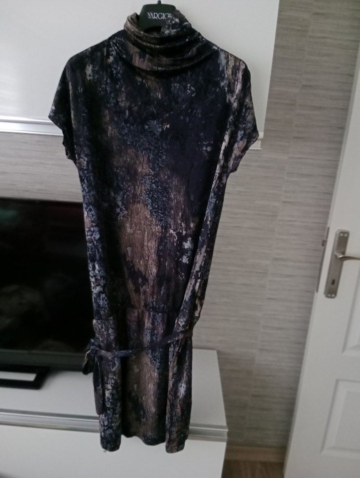 Batik Desenli Uzun Boğazlı esnek kumaş Elbise - Görsel 2