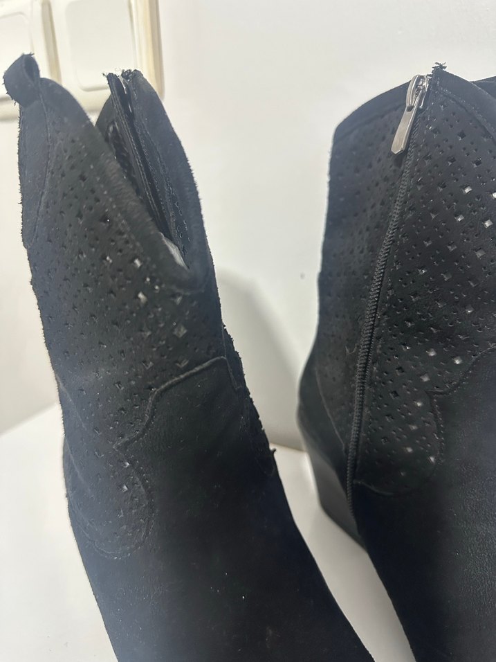 Siyah Süet Nakışlı Kemerli Kadın Bot - Görsel 4