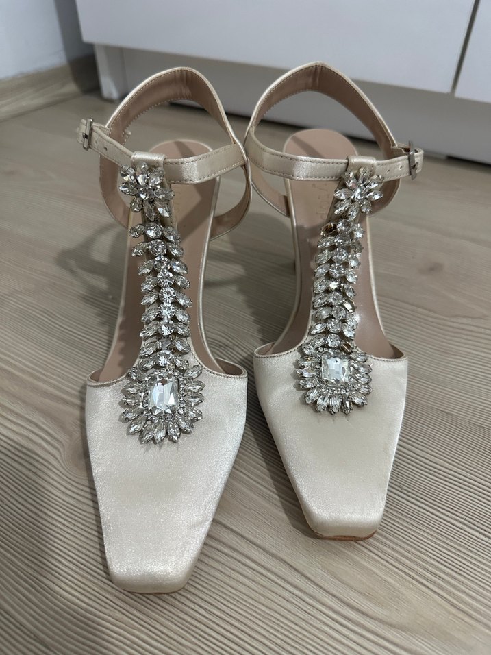 Klasik Beyaz Taşlı Topuklu Kadın Ayakkabı - Görsel 2