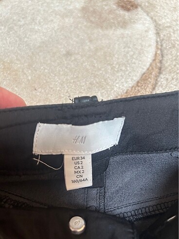 34 Beden siyah Renk H&M straight deri pantolon