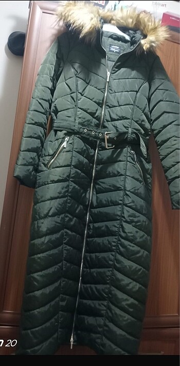 Uzun kapüşonlu mont
