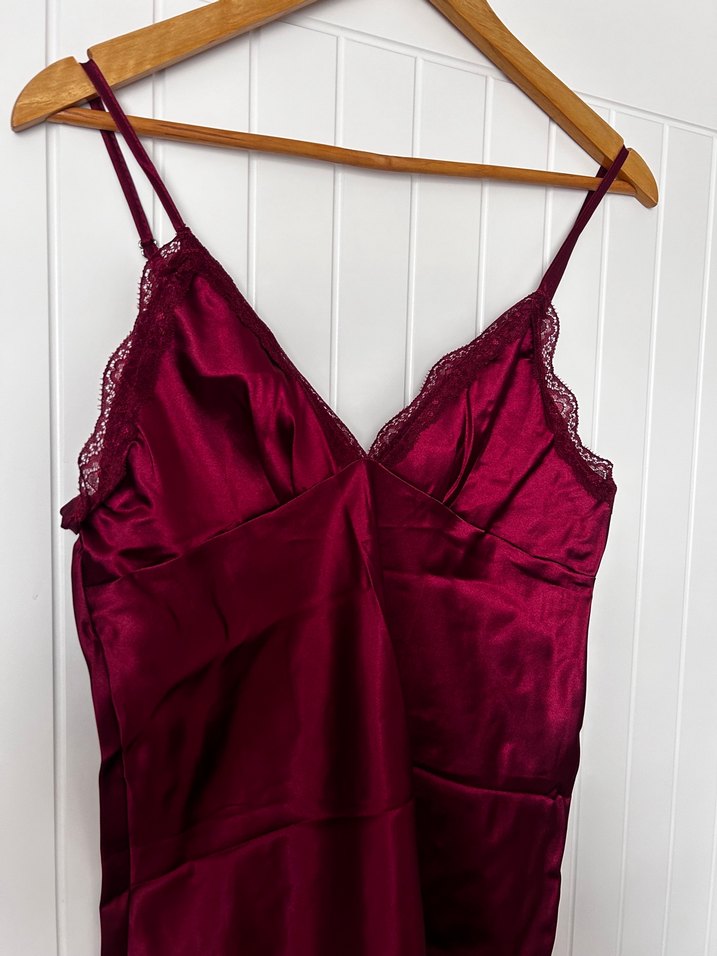 Bordo Parlak Askılı Midi Gecelik - Görsel 2