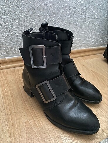 2 Tokalı Topuklu Ayakkabı