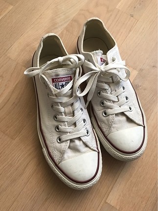 Beyaz Converse ayakkabi