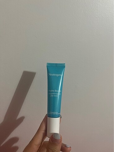 Neutrogena göz kremi