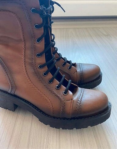 Bayan bot yeni gibi
