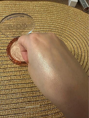 Beden Renk Essence Gimme Glow Highlighter
