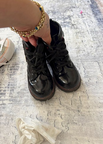 Kız Çocuk Siyah Rugan Bot Minnie Nakışlı - Görsel 2